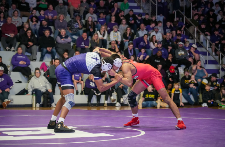 Hanshew scraps with an opponent from Elder in a nail-biting match. 
